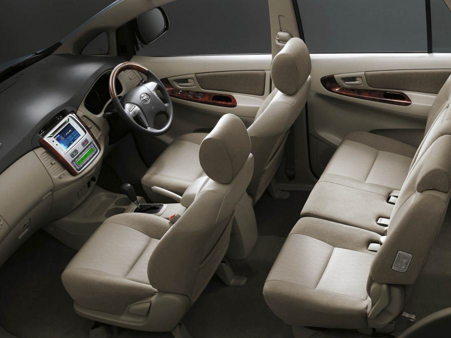  Toyota Kijang Innova 2013 года  (фото 2 из 4)